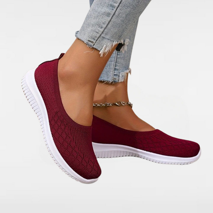 Non-slip knit slip-on shoes, burgundy with white rubber sole