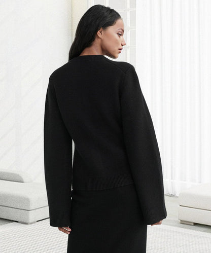Black cardigan with ribbed back hem and long sleeves