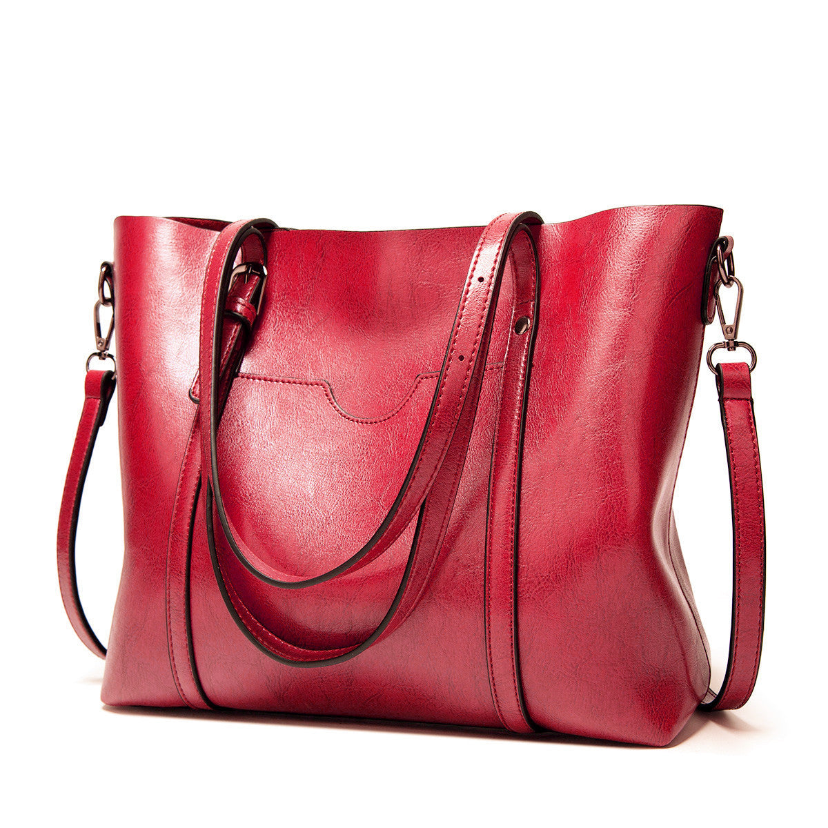 Women’s leather-look crossbody bag in red, with top flap and adjustable shoulder strap.