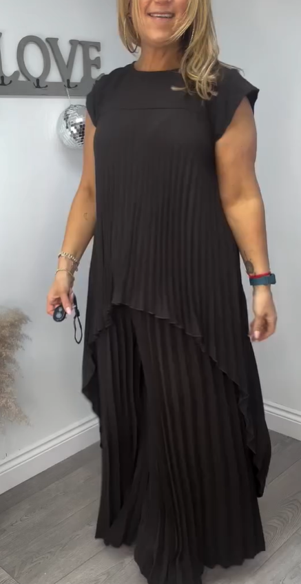 Black pleated top and wide-leg pants set, sleeveless layered ruffle