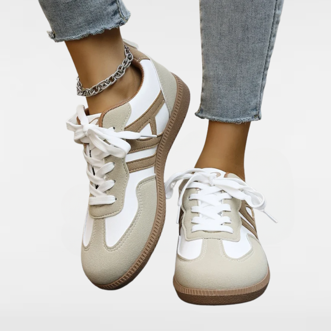 CHANTAL sneakers beige/white, white laces, brown rubber sole