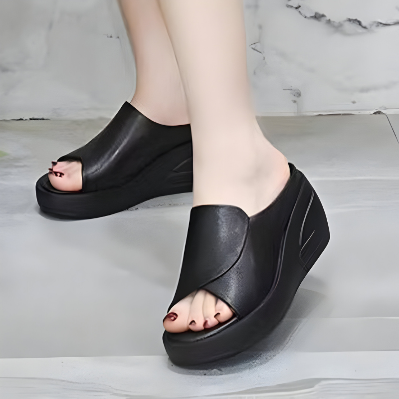 Black orthopedic sandals with open toe, wide strap, platform sole