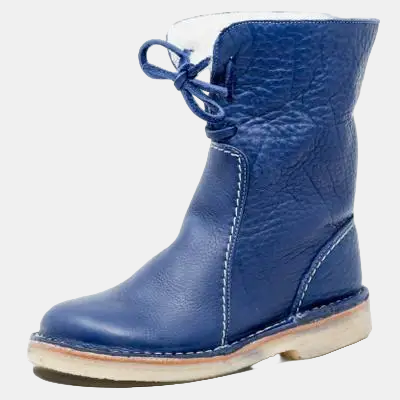 Blue winter boots with lace-up ties, padded collar and textured leather finish