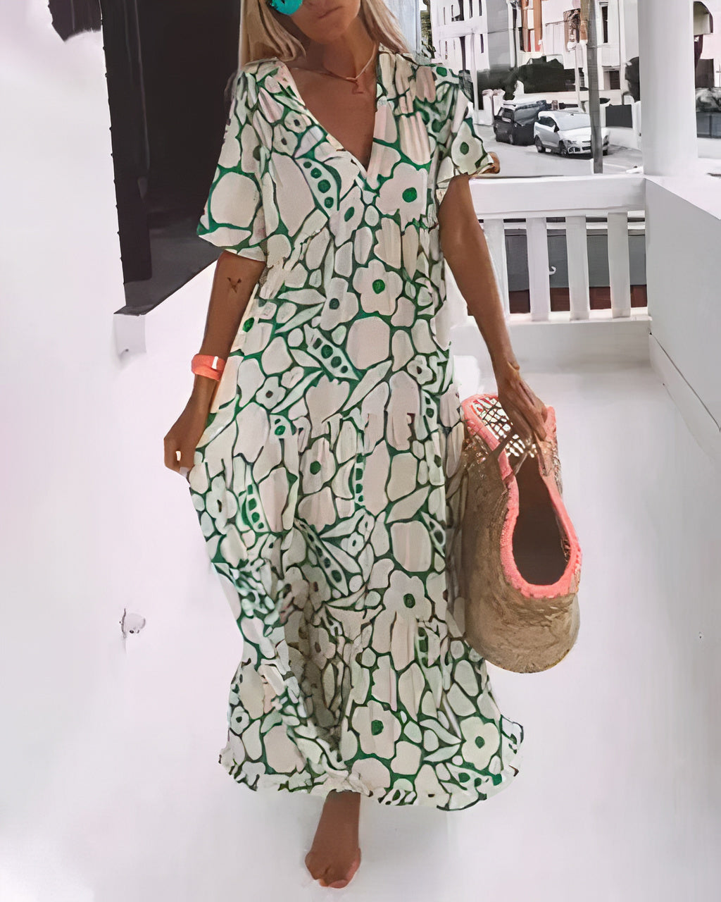 Relaxed summer dress in green and white abstract print, V-neck, short sleeves, tiered hem