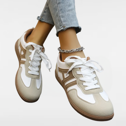 CHANTAL sneakers beige/white, white laces, silver chain ankle detail