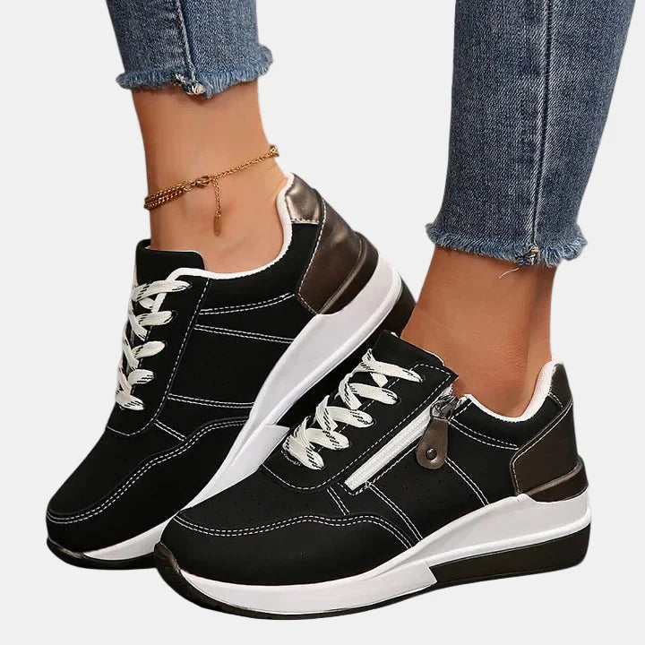 Orthopedic shoes in black with white laces, brown/bronze heel and toe caps