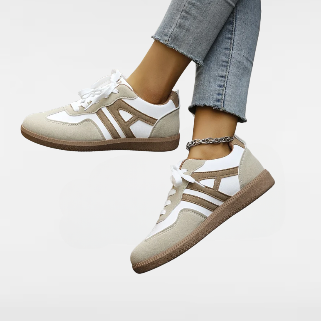 CHANTAL sneakers beige/white side profile, white laces, cutout accents