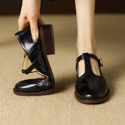 Mary Jane shoes in black with ankle strap and block heel
