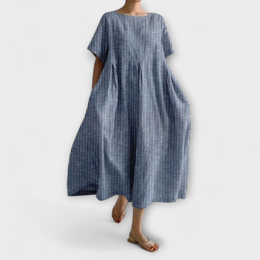 Light summer dress in blue with small vertical check pattern, round neckline, flowy midi