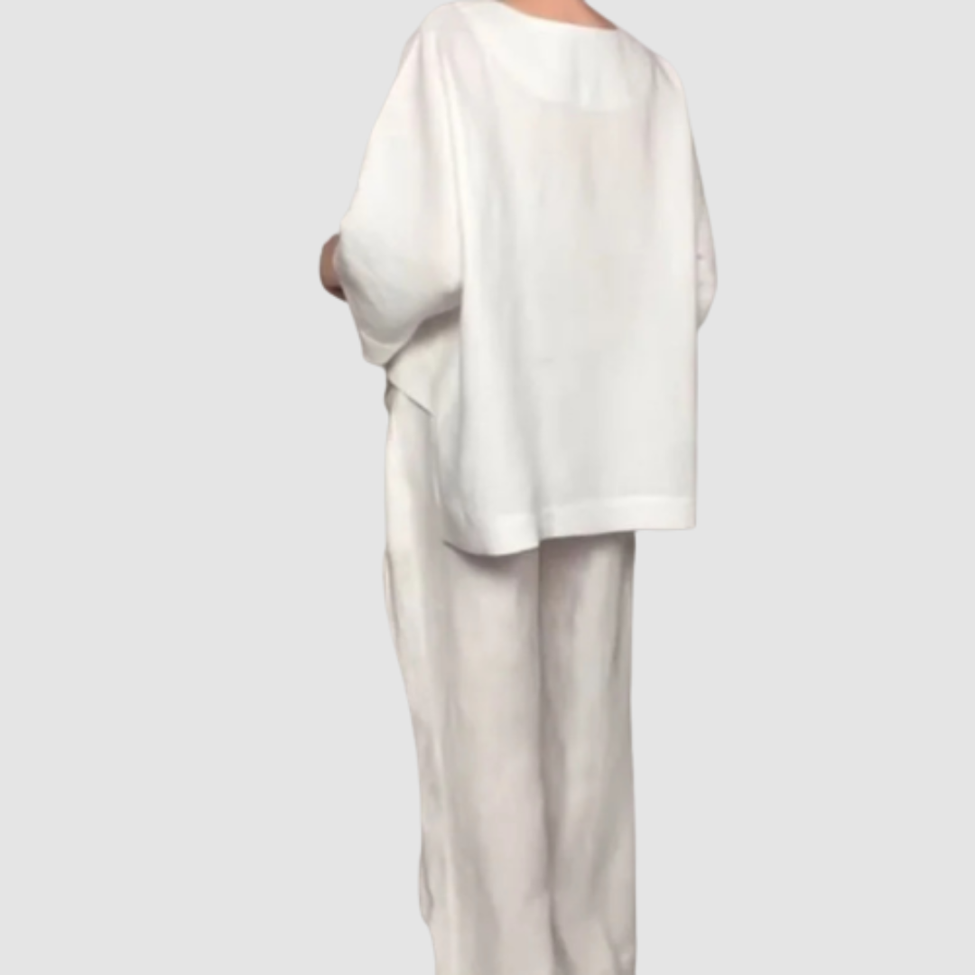 White relaxed 2-piece set, short-sleeve V-neck top and wide-leg pants