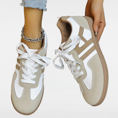 CHANTAL sneakers beige/white, front view, white laces, ankle chain detail