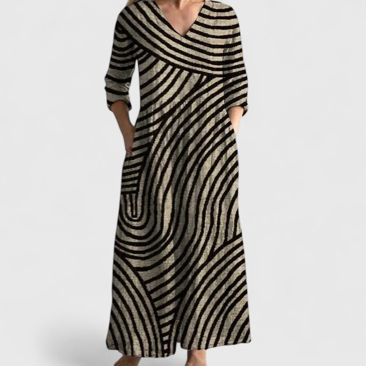 Loose casual printed dress, V-neck and 3/4 sleeves, relaxed fit, zebra-like stripe pattern