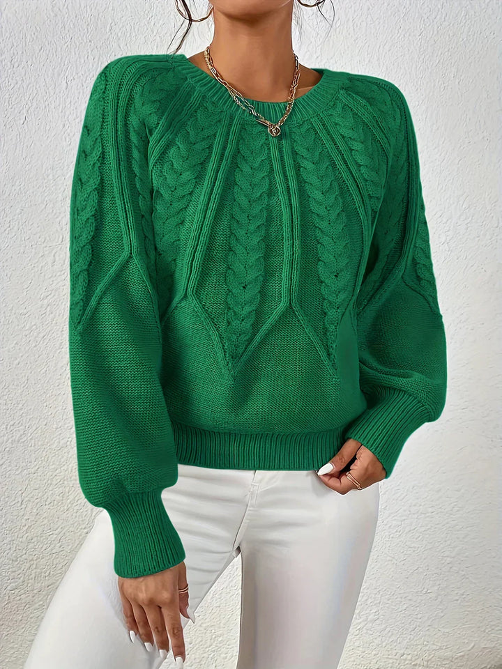 Classic comfort sweater in green with cable knit pattern, crew neck, long sleeves