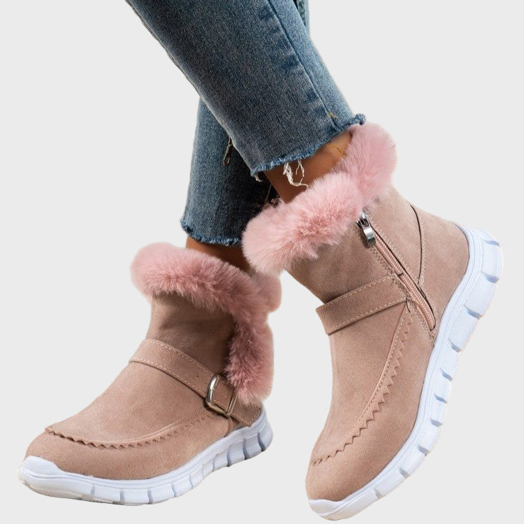Warm boots in taupe with pink faux-fur cuff, side zip, and buckle strap