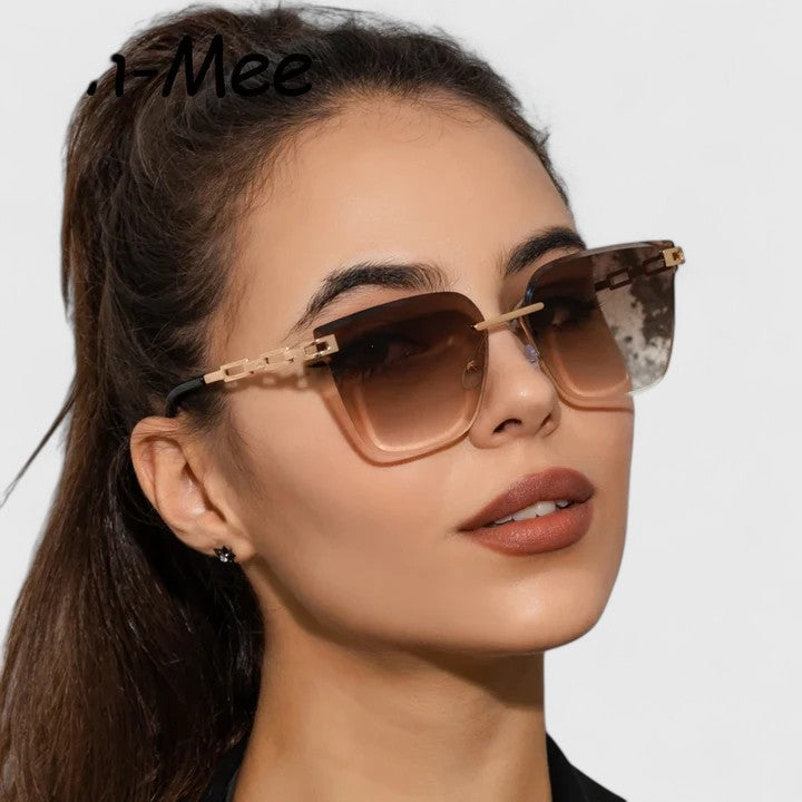 Sophisticated sunglasses with brown gradient lenses and gold metal frame detail
