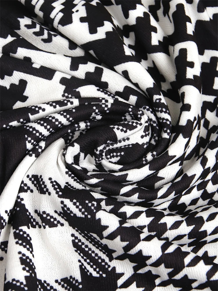 LEONA™ geo-print cardigan fabric, black-and-white zigzag knit close-up