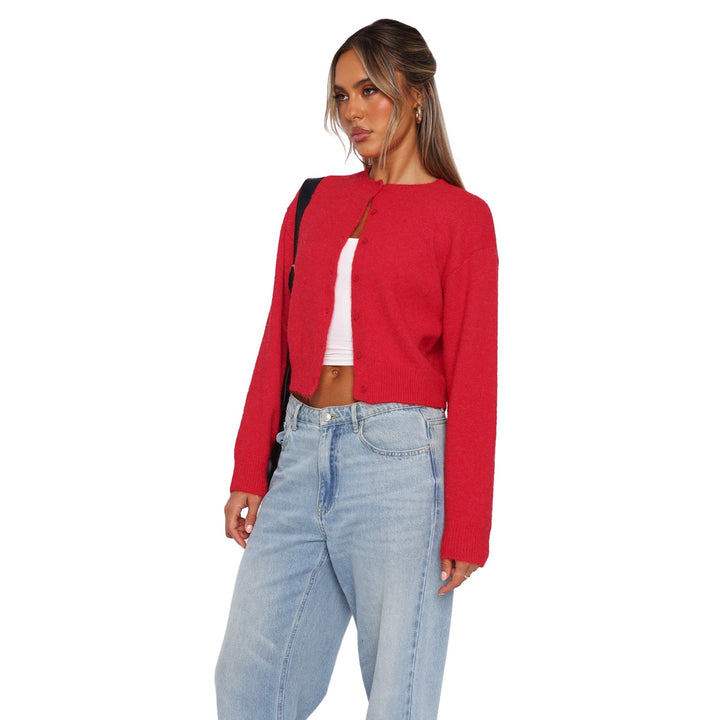 Red cropped cardigan with long sleeves and button-front closure