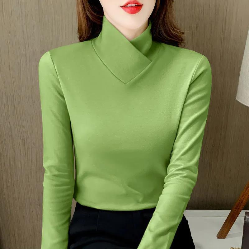 Women’s ENORA™ top in green, long sleeves, V-neck with high pointed collar