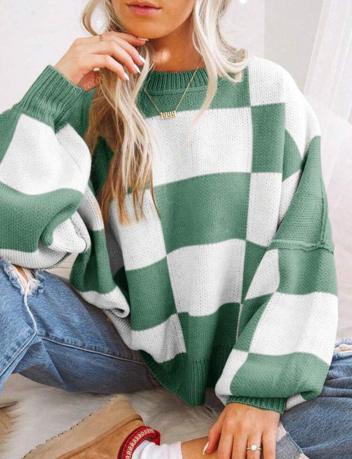 PILDA™ sweater in green-and-white check, crew neck, loose long sleeves.