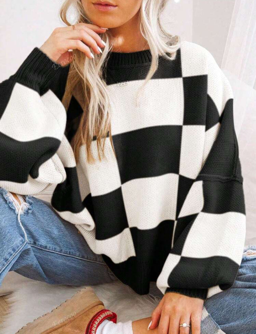 PILDA™ sweater in black-and-white check, crew neck, loose long sleeves.