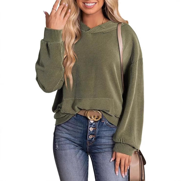 Army green long-sleeve hoodie with hood and ribbed cuffs, kangaroo pocket