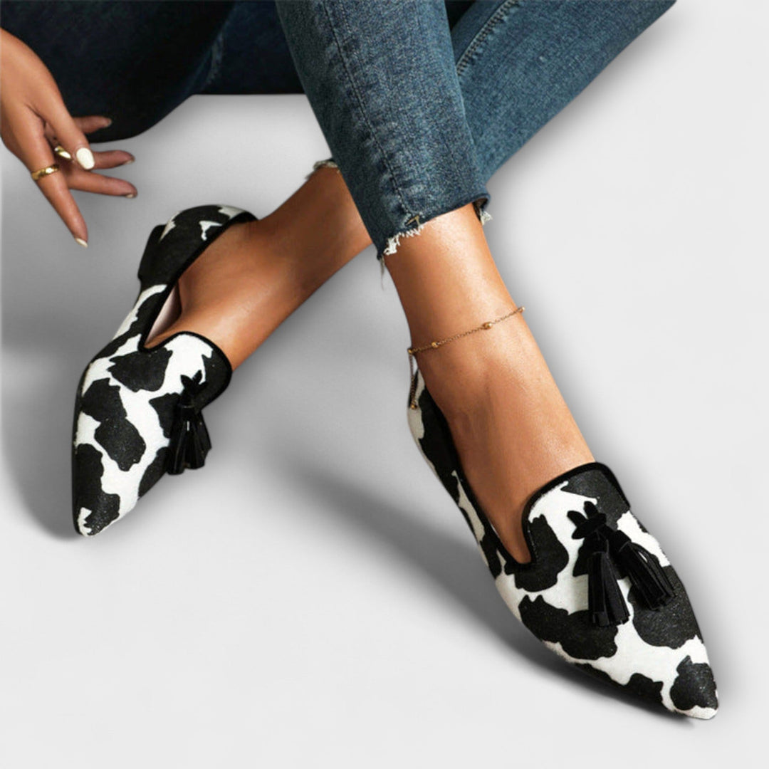Steph elegant loafers with black tassel, cow print, pointed toe, slip-on