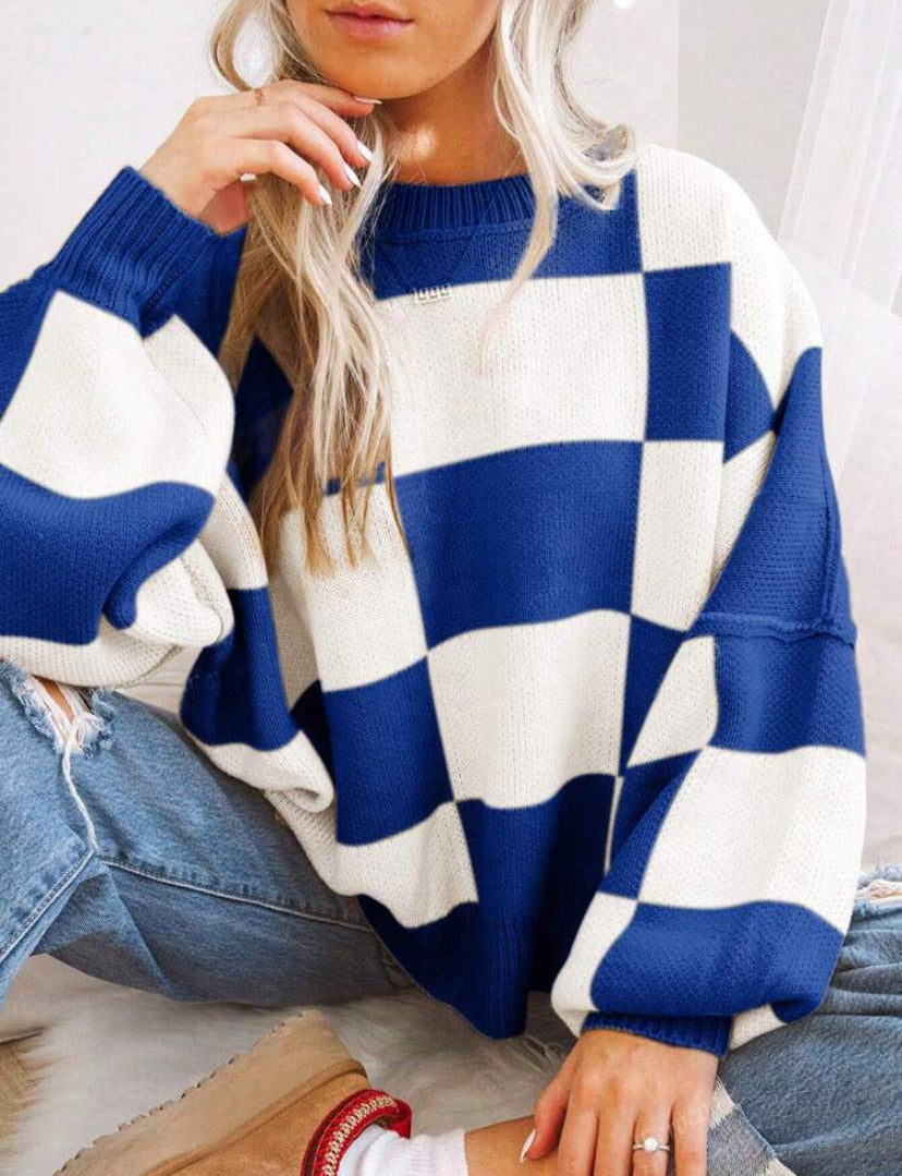 PILDA™ sweater in blue-and-white check, crew neck, loose long sleeves.