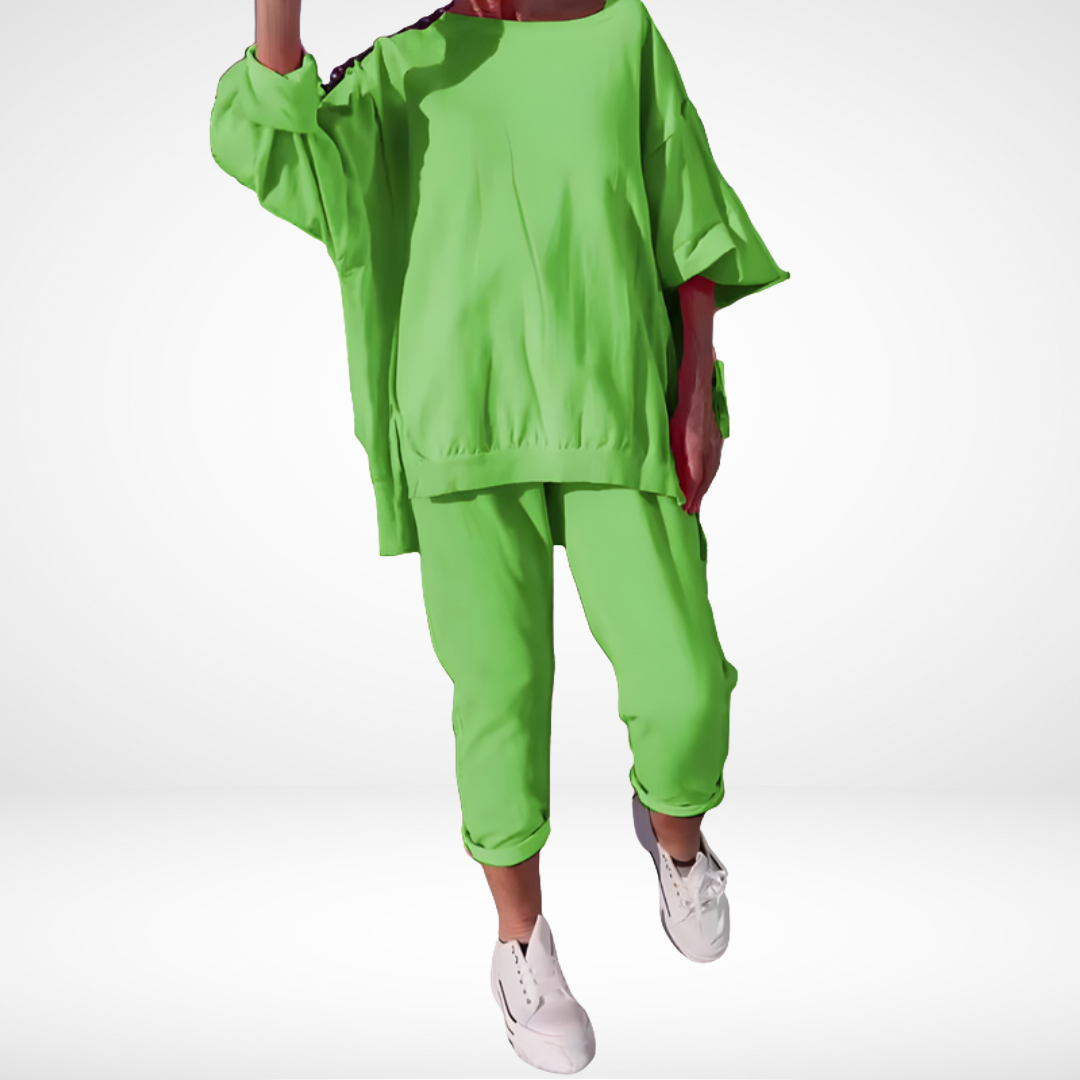 Green lounge set: oversized top and cropped jogger pants with elastic cuffs