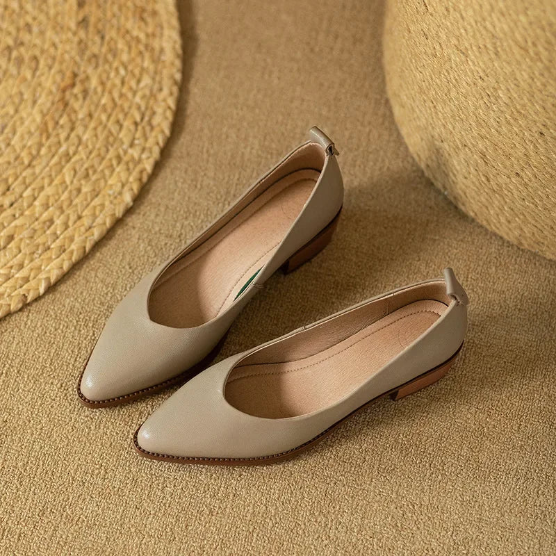 Classic pumps in beige leather-look, slip-on almond toe with low wooden block heel
