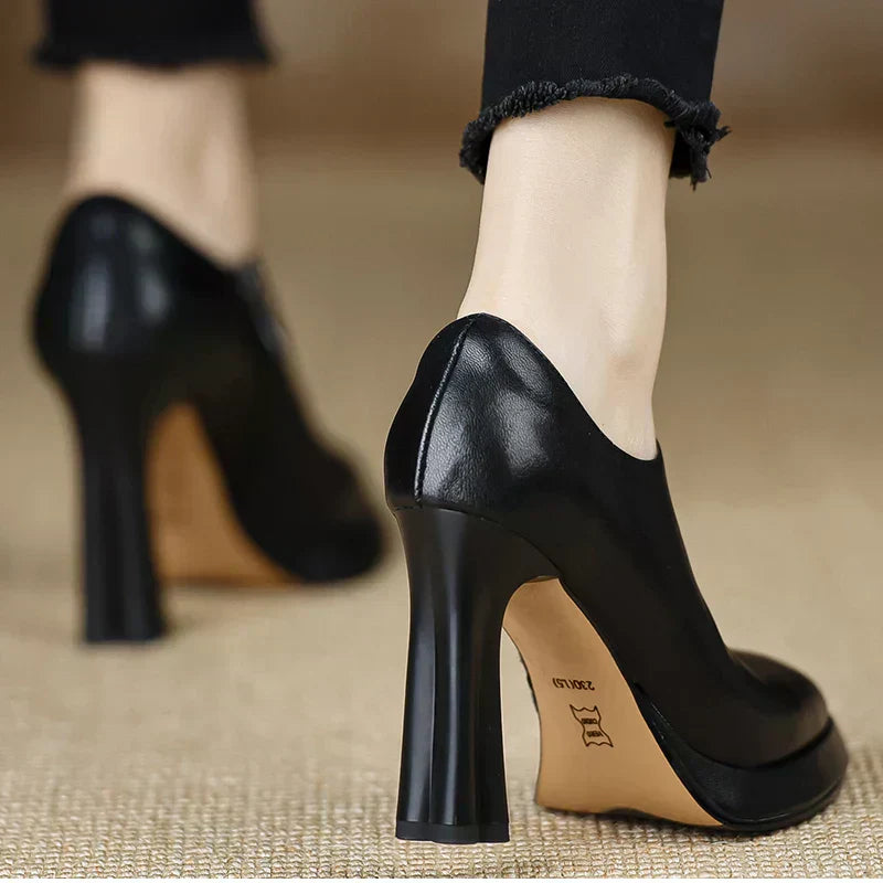 Black leather-look heeled pumps with rounded toe and tall block heel