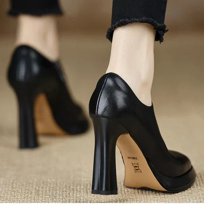 Black leather-look heeled pumps with rounded toe and tall block heel