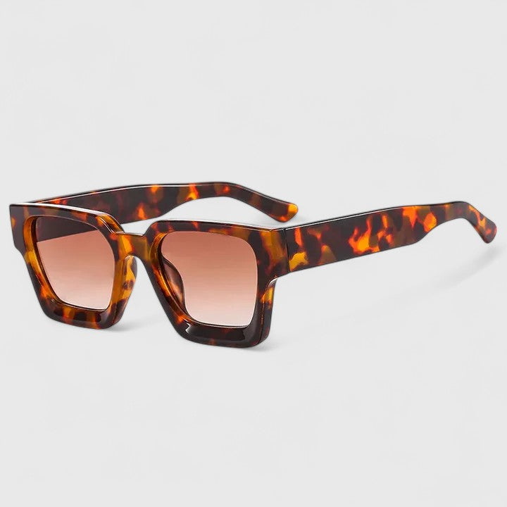Tortoiseshell sunglasses with square frames and gradient tea lenses