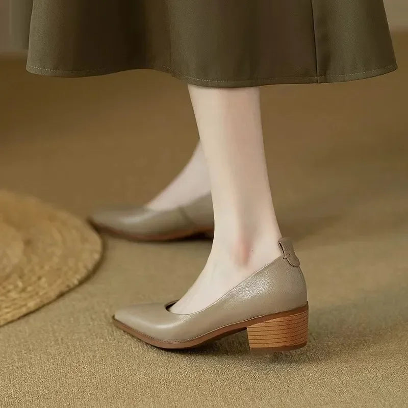 Classic pumps in beige leather-look, side view with slingback strap and wooden block heel