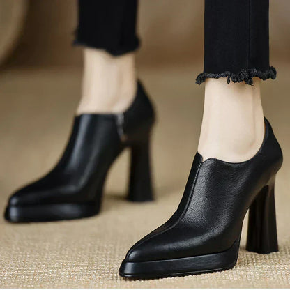 Black leather-look heeled pumps with side zipper and chunky block heel