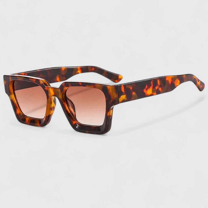 Tortoiseshell sunglasses with square frames and warm gradient tea lenses