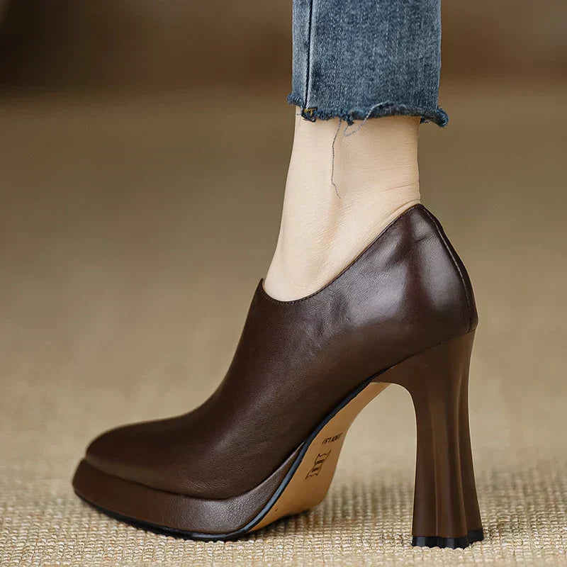 Brown leather-look heeled pumps with side zipper and sculpted block heel