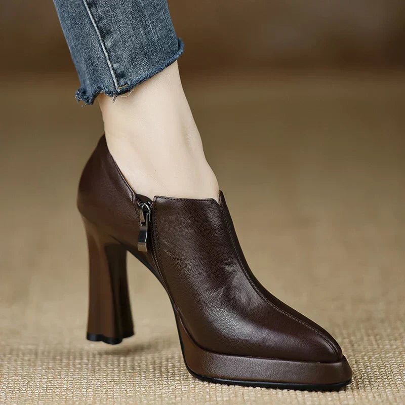Brown leather-look heeled pumps with side zipper and rounded toe