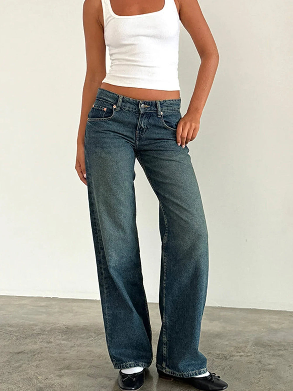 Vintage blue baggy jeans with button fly and relaxed straight wide-leg fit