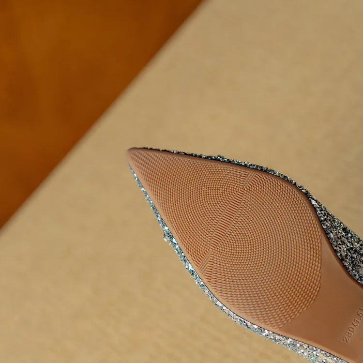 Pointed-toe pump upper in silver glitter with fine mesh texture underlay