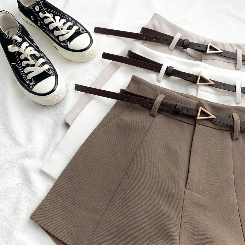 Khaki high-waist shorts with front crease and faux leather belt with gold buckle
