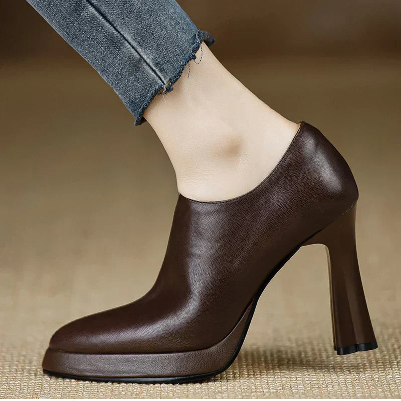 Brown leather-look heeled pumps with side zipper and block heel