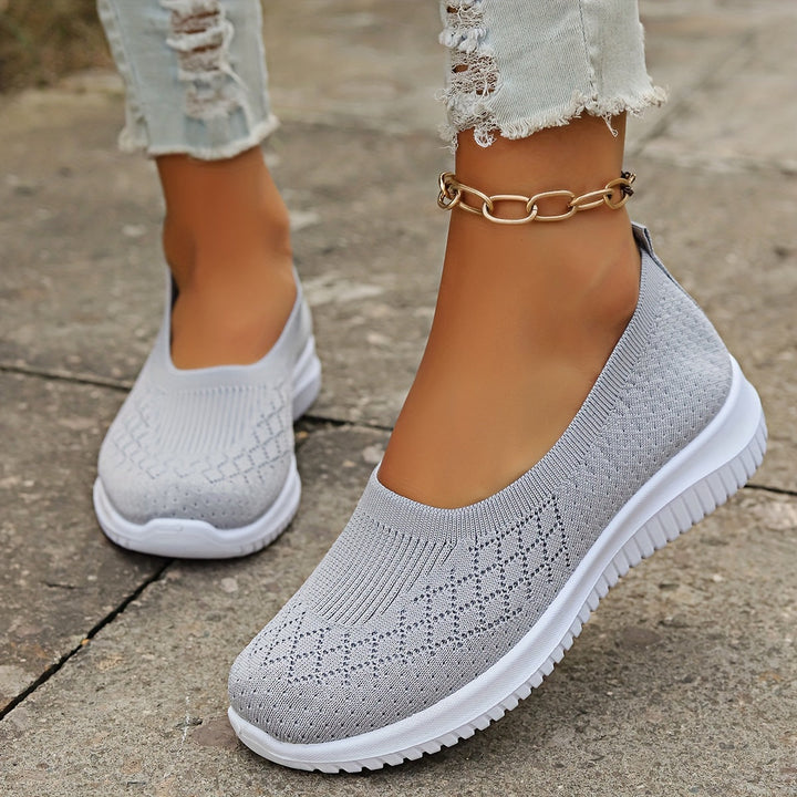Non-slip knit slip-on shoes, light gray with white rubber sole