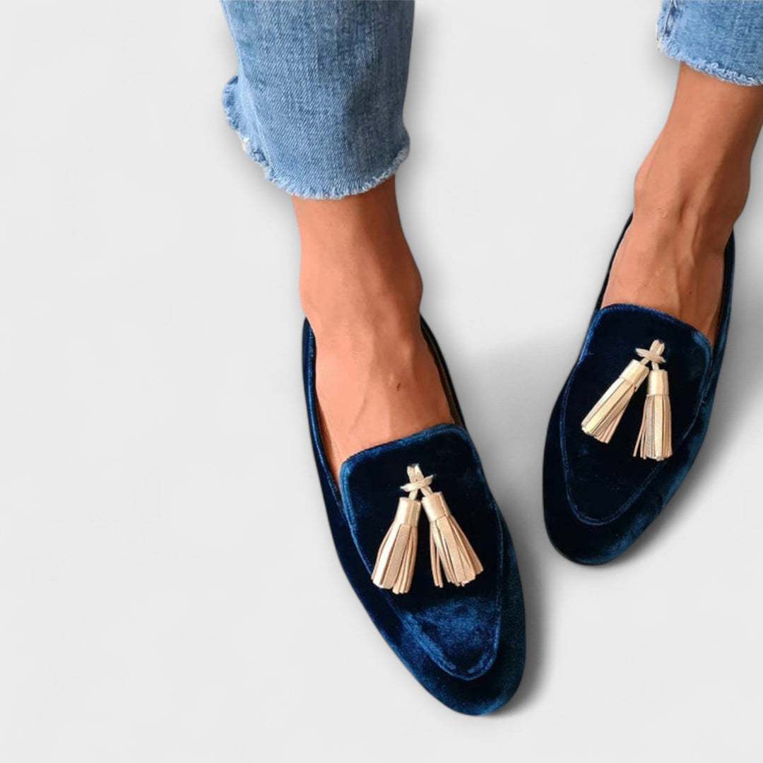 Tassel loafers in dark blue velvet with decorative tassel detail