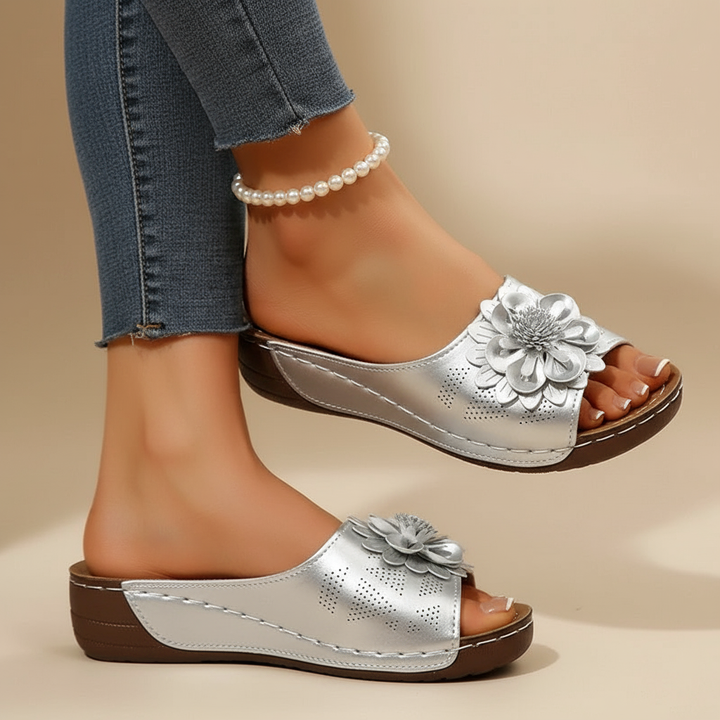 Ergonomic sandals in silver with pearl ankle strap and large flower appliques