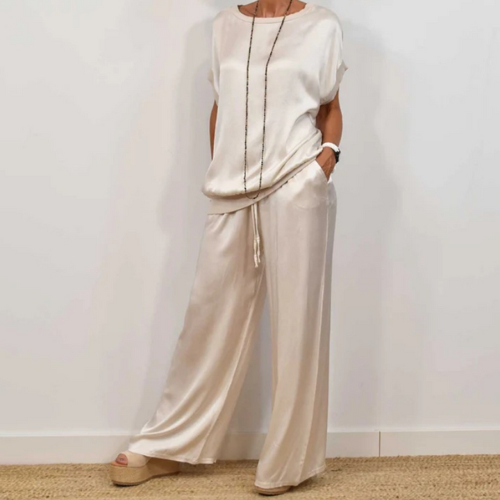 White flowing blouse and wide-leg pants set, short sleeves, relaxed fit
