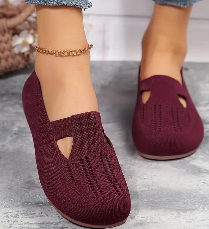 Fiona ergonomic sandals, maroon knit with cutout panels and ankle chain strap