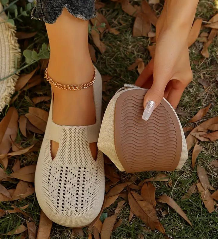 Beige knit ergonomic sandals with side cutouts and textured outsole