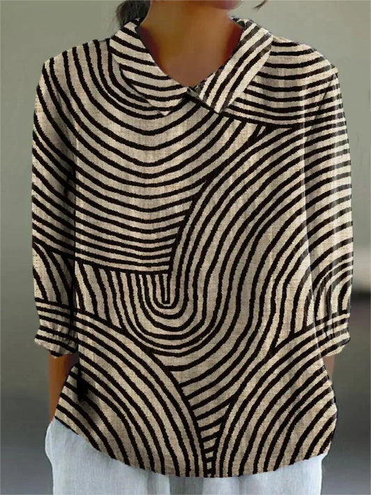 Monochrome striped wave blouse with wide collar and half sleeves