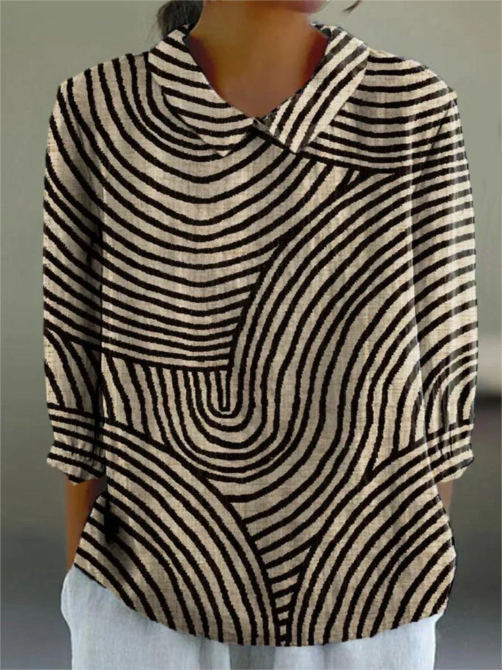 Monochrome striped wave blouse with wide collar and half sleeves
